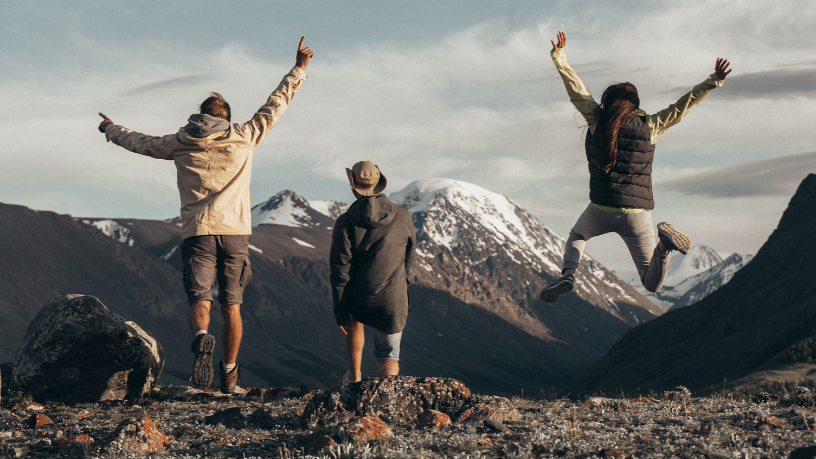 Viajar sem perder o equilíbrio: estratégias práticas de saúde física e mental para manter o bem-estar em movimento — por Márcio Pires de Moraes.