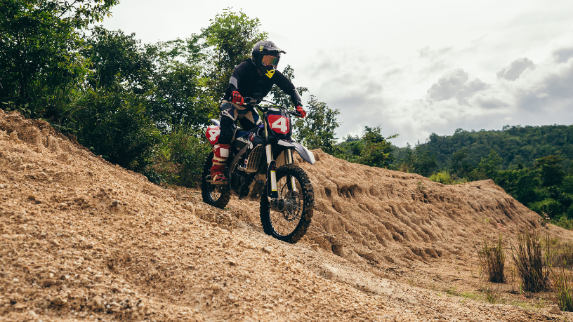 Para Teciomar Ábila, a segurança é o alicerce que garante desempenho, confiança e preservação nas aventuras mais desafiadoras.