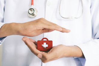 Com Alexandre Costa Pedrosa, descubra os pontos essenciais que você precisa avaliar antes de contratar um plano de saúde.